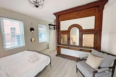 Walk Everywhere from this Stunning Remodel in Otr