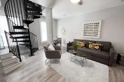 Image de Huge Downtown Retreat Walkable to Everything