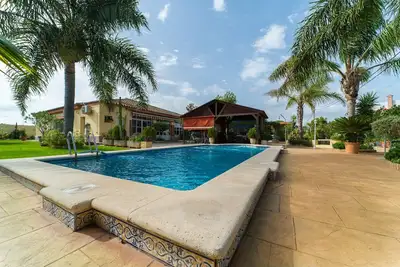 Grande villa intime  avec piscine privée à Chiclana de la Frontera, Andalousie, Espagne pour 10 personnes