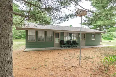 Image de Charming Cottage Steps From Castle Rock Lake - Pet Friendly