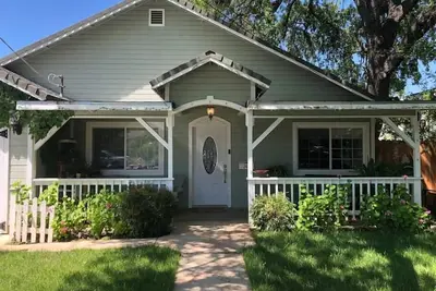 Image de Charming 1950's Bungalow for 5