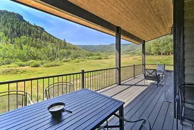 Image de Mountain-View Oak Creek Paradise w\/ Hot Tub!