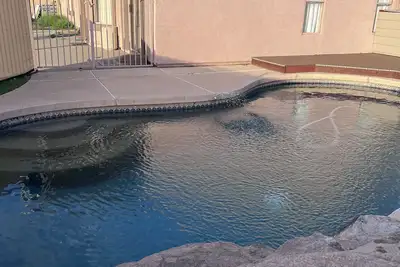 Pool home in Phoenix Retreat close to everything!