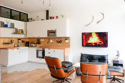 Image de Cocon rénové, bain nordique et vue sur la montagne.