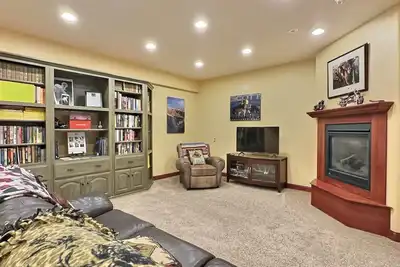 Image de Sturgis Neighborhood-Large Bedrooms-Patio-Views