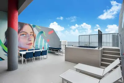 3Story Penthouse-Private Rooftop w/ Jacuzzi Midown