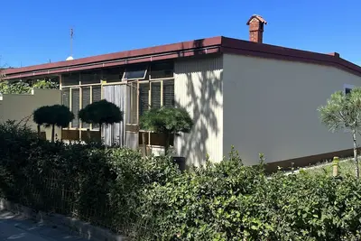 Image de Pine Tree Holiday House. 20 min walking distance from the beach.