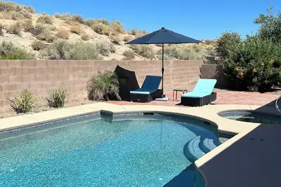 Image de Your Home Away From Home in the Sunshine! Minutes from great amenities.