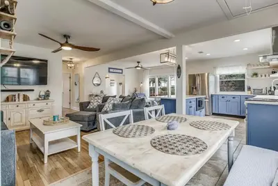 Image de The East Hill Escape, A Bay View Beachy Cottage