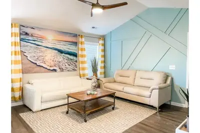 Image de Cheerful Coastal Cottage, Minutes to the Beaches