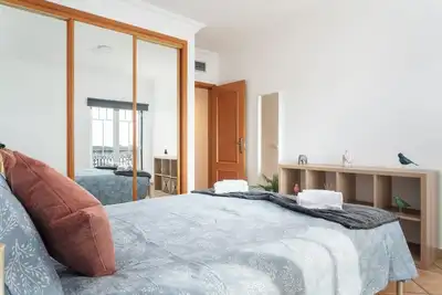 Image de Bright Lovely Flat w/ Pool & Balcony by HostWise