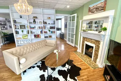 Image de Historic Downtown Apartment! Walk to Casino\/River!