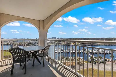 Image de Spectacular 3bd Corner Unit - Waterway Views - Large Square Footage