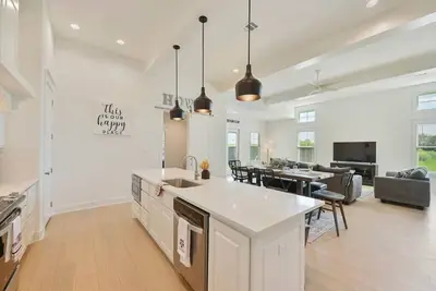 Image de Bryan Townhome + Garage