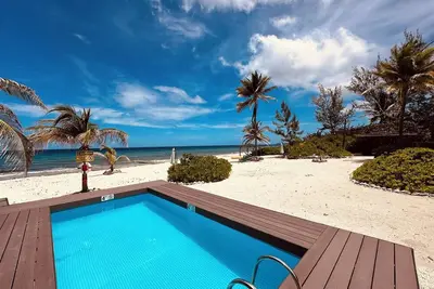 Featherstone - Upstairs Beach Front Apartment