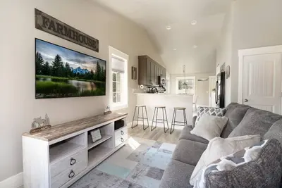 Image de Spacious & Comfy home near the Yellowstone River!