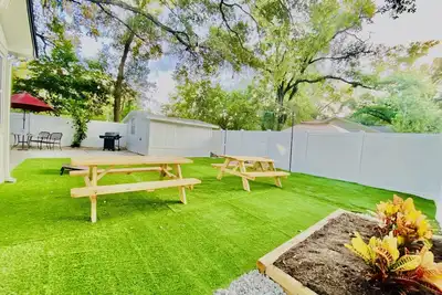 Image de TaNpa Villa! Artsy home in the middle of everything!