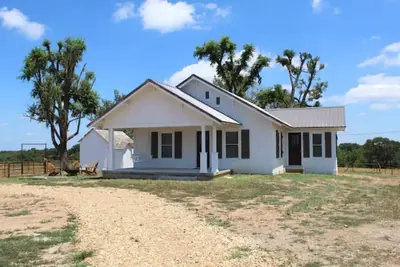 Image de Cozy 1920s Farmhouse in the Ozark hills