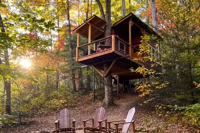 Image de Dreamy Treehouse Getaway ~Dog Friendly~Disc Golf