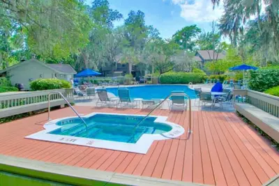 Image de Family-friendly, pool and beach nearby, 2 adult bikes per home