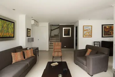 Image de Lovely entire 3 bedrooms Duplex, free 1 parking full furnished & total privacy