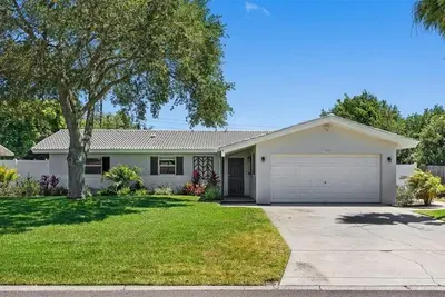 Image de Newly Renovated Home Close to the Beach