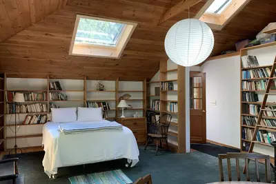 Image de Airy, book-lined cottage on historic seaside estate with private beaches & more