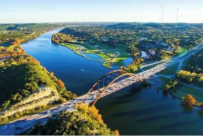 Image de Best location in Austin! ! 1 min. Away from Pennybacker Bridge.