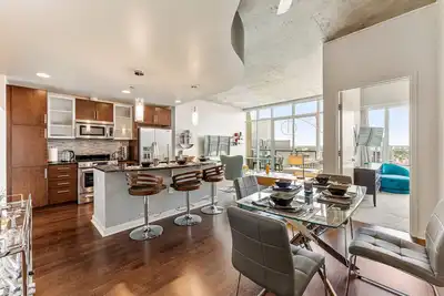 Image de Stylish 42nd Floor Central Denver Condo with Breathtaking Views