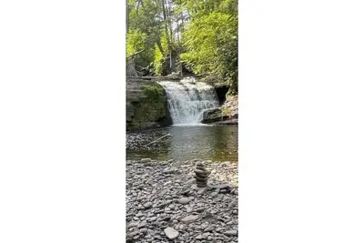 Image de peaceful house with waterfall walking distance