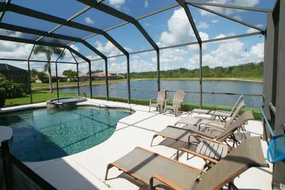 Image de 123 Amazing lake view pool/spa house with a golf membership