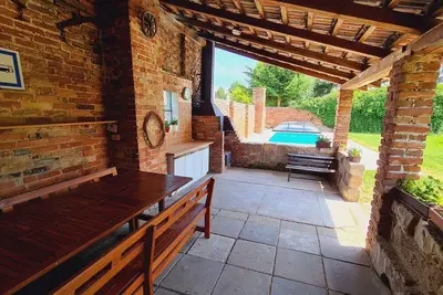 Image de Maison de vacances Maison à colombages (ferme historique) avec piscine intérieure en contrebas et cave à vin,