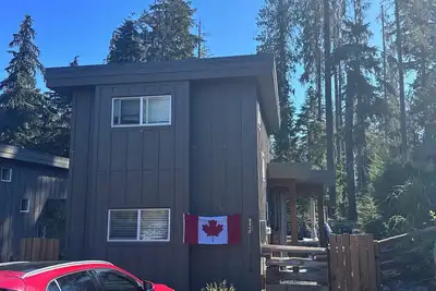 Image de Lakeside Forest Cabin in Private Resort | Boat Slip + Amenities