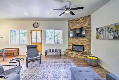 Image de Home with Hot Tub ~ 1/2 Mile to Boat Launch!