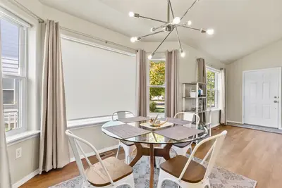 Image de Adorable Cottage! 2br, 1ba house, garage, open space