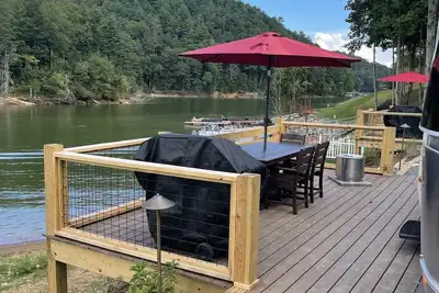 Image de Family Watauga Lake Airstream - Lakefront