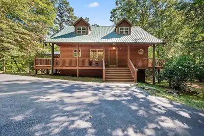 Image de Cozy Cabin Near Helen + Hot Tub + Fire Pit + Game Room + More