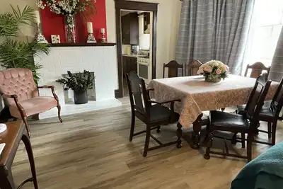 Image de Wisteria House sleeps 8, book for 6-8 guests, receive 10% discount