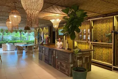 Image de 4 Bed Room Unit with 2 large Balcony  - direct Ocean Front Condo