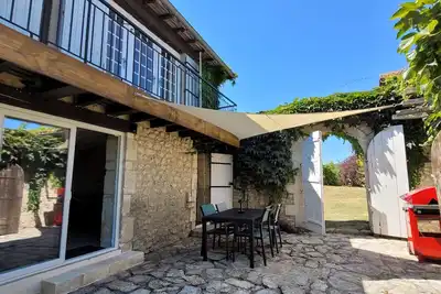 Image de Gîte rénové avec piscine partagée