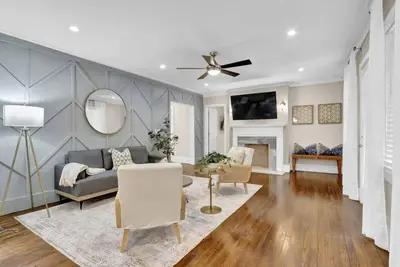 Image de This house is a 5 bedroom(s), 5. 5 bathrooms, located in Atlanta, Ga.