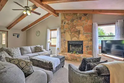 Table Rock Lake Getaway w/ Fire Pit, Deck & Grill!