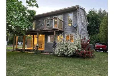 Image de Waterfront Cottage facing Lake Ontario with 3 bedrooms, two bathrooms