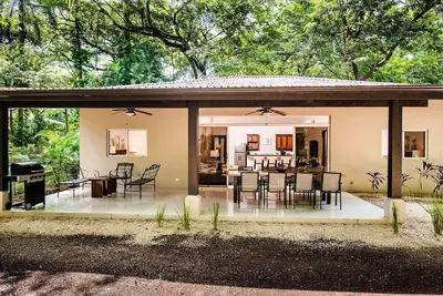 Image de Renovated 3 bd, Beach Walkable, Pool