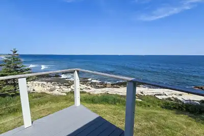 Image de Your Tranquil Indian Point Retreat with Breathtaking Views & Beach Access