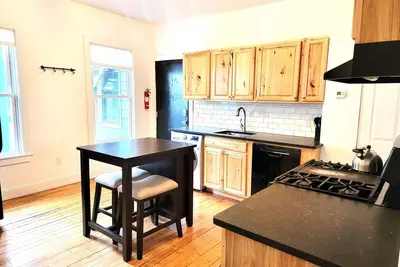 Image de Beautiful 1 bedroom, furnished