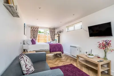 Image de Pass the Keys | Charming Chalet A Stone's Throw From The Beach!