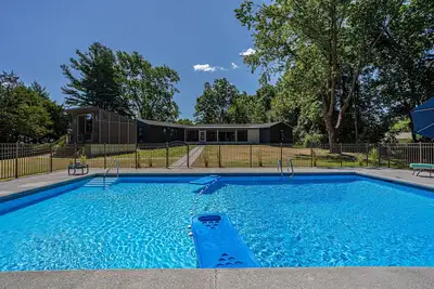 Image de MidCenturyMod spectacularly Renovated 1 Level living paradise +Ev charger