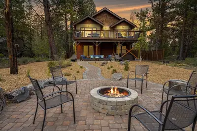 Image de Deschutes Riverfront Home with Game Room and Kayaks