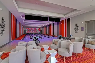 Image de Emerald Utopia[Movie Theatre][Basketball][Bowling][Pool]More